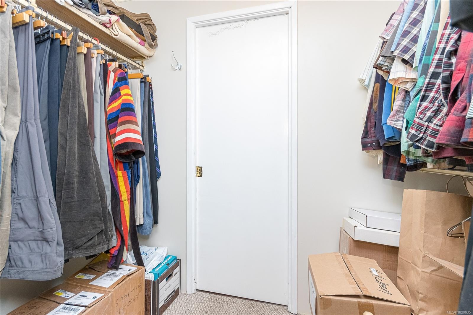 304-1106 Glenora Pl, Saanich, BC - Indoor With Storage