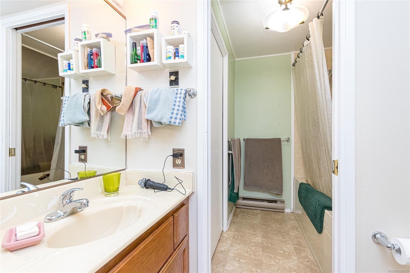 304-1106 Glenora Pl, Saanich, BC - Indoor Photo Showing Bathroom