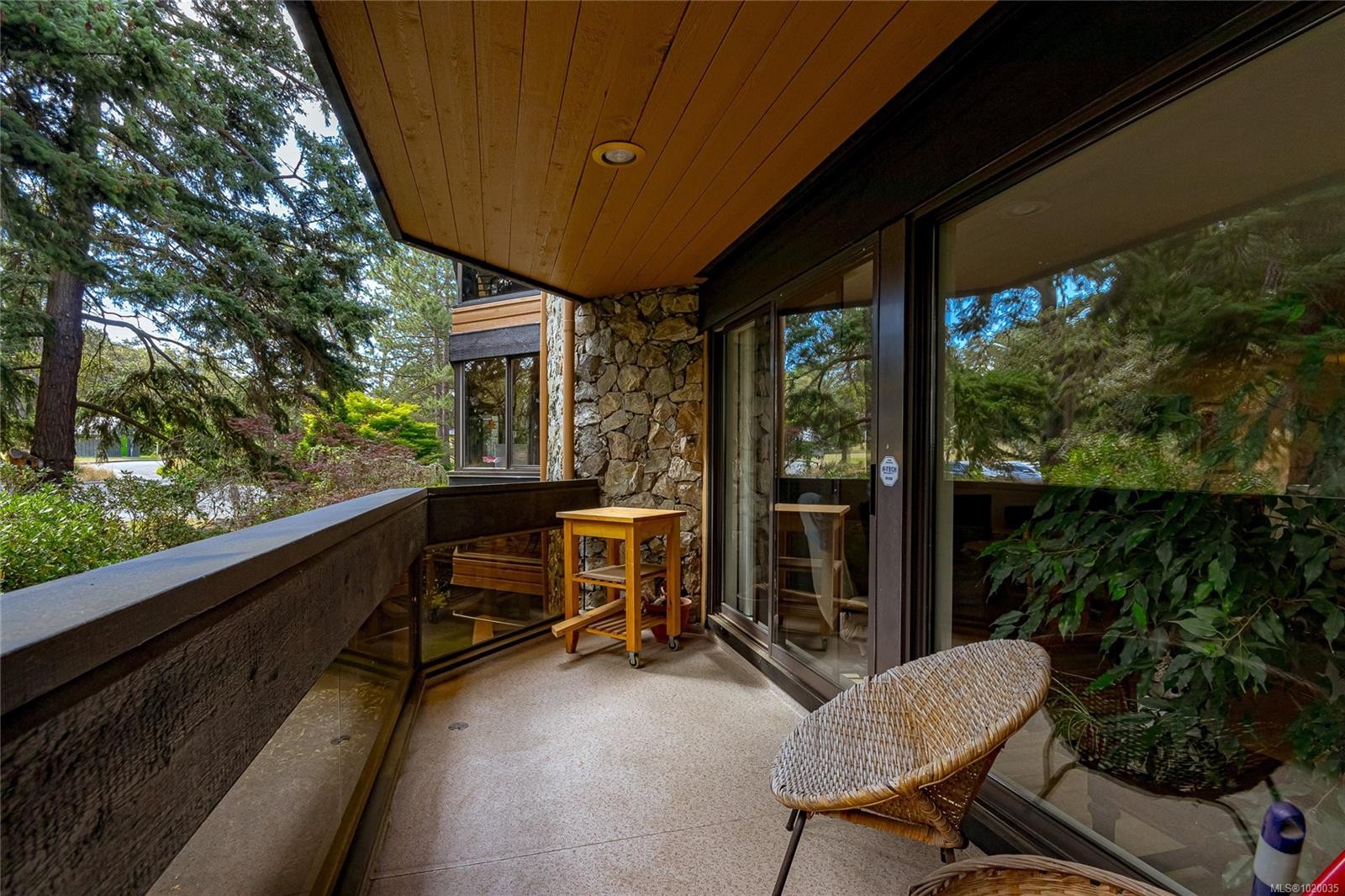 304-1106 Glenora Pl, Saanich, BC - Outdoor With Exterior