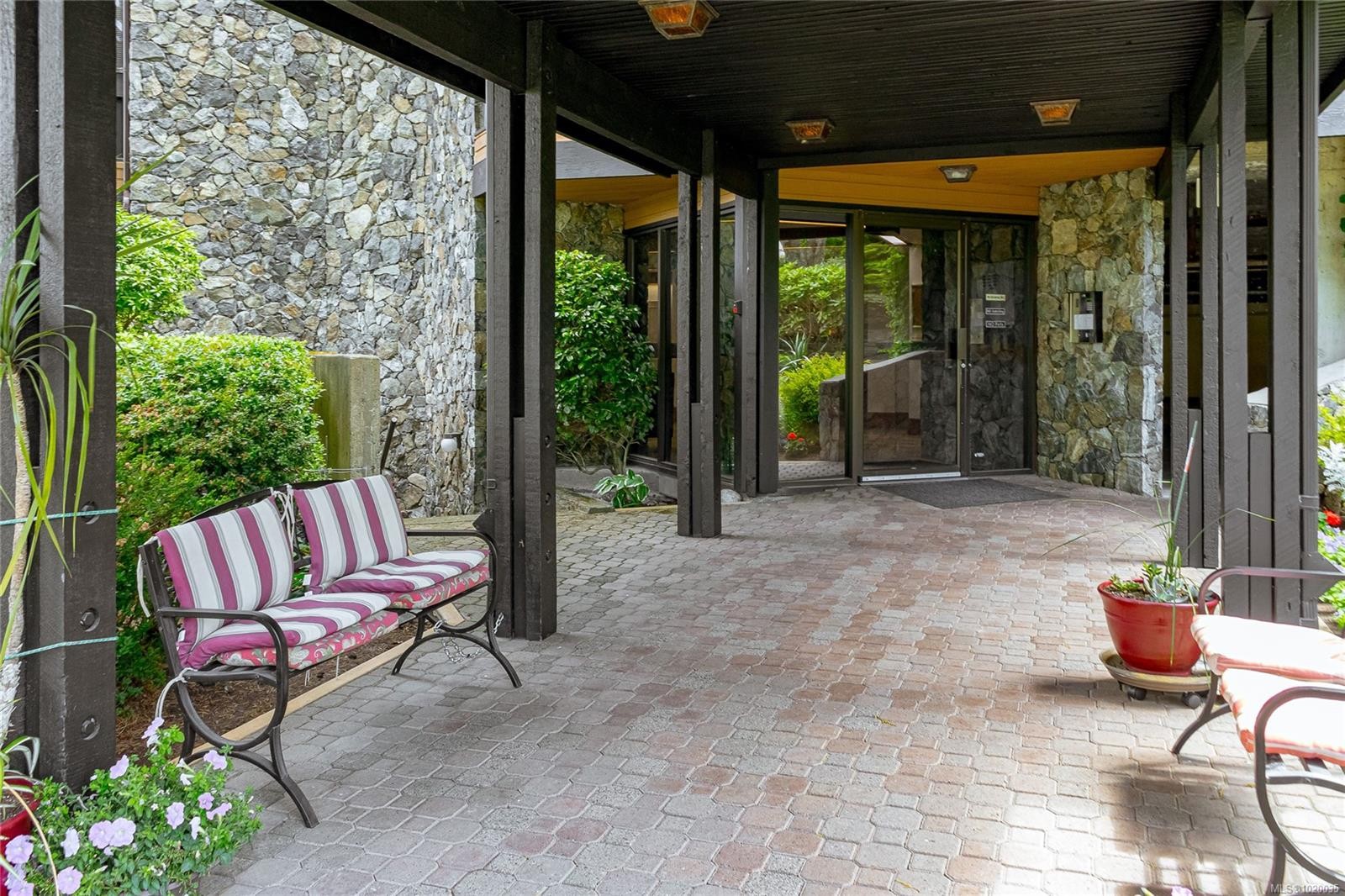 304-1106 Glenora Pl, Saanich, BC - Outdoor With Deck Patio Veranda With Exterior