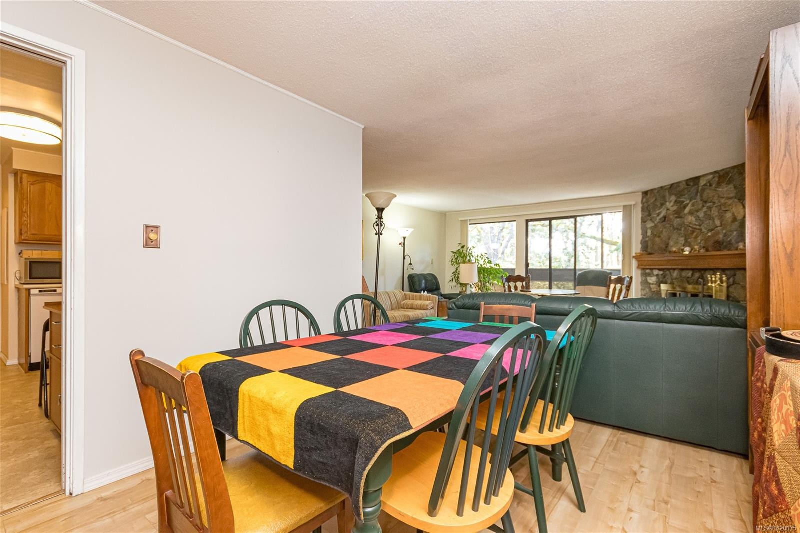 304-1106 Glenora Pl, Saanich, BC - Indoor Photo Showing Dining Room