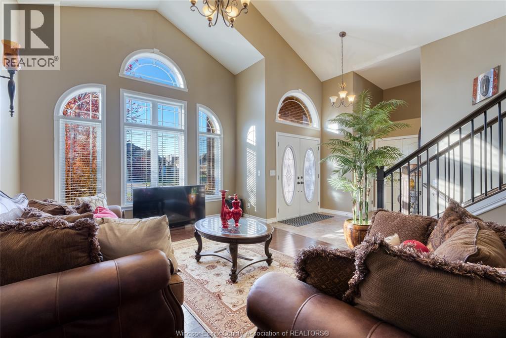 242 Donald Crescent, Belle River, ON - Indoor Photo Showing Living Room