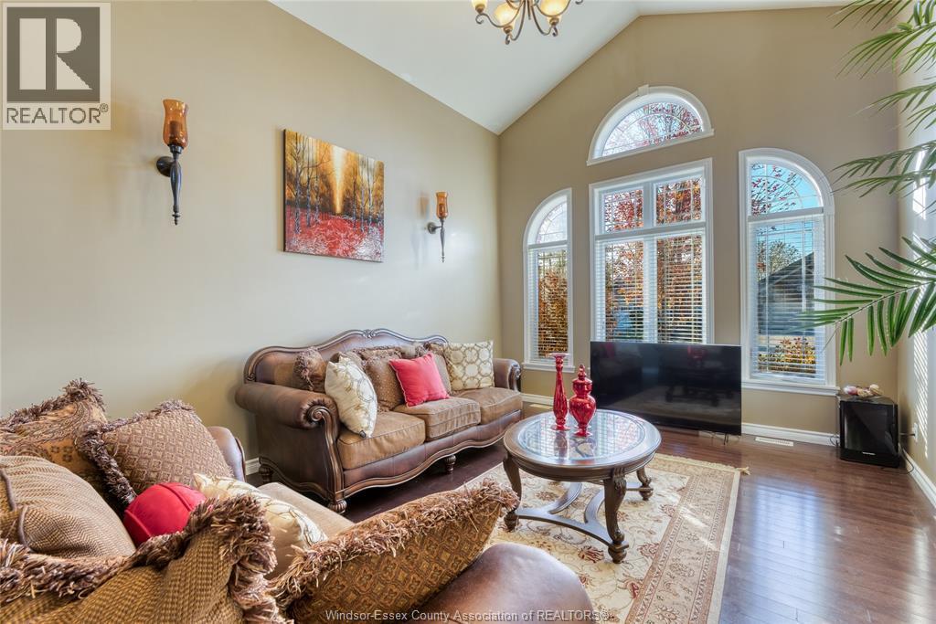 242 Donald Crescent, Belle River, ON - Indoor Photo Showing Living Room