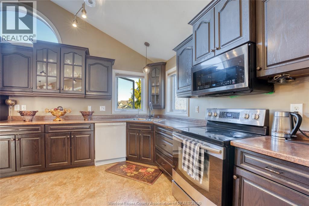 242 Donald Crescent, Belle River, ON - Indoor Photo Showing Kitchen