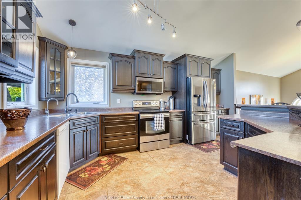 242 Donald Crescent, Belle River, ON - Indoor Photo Showing Kitchen