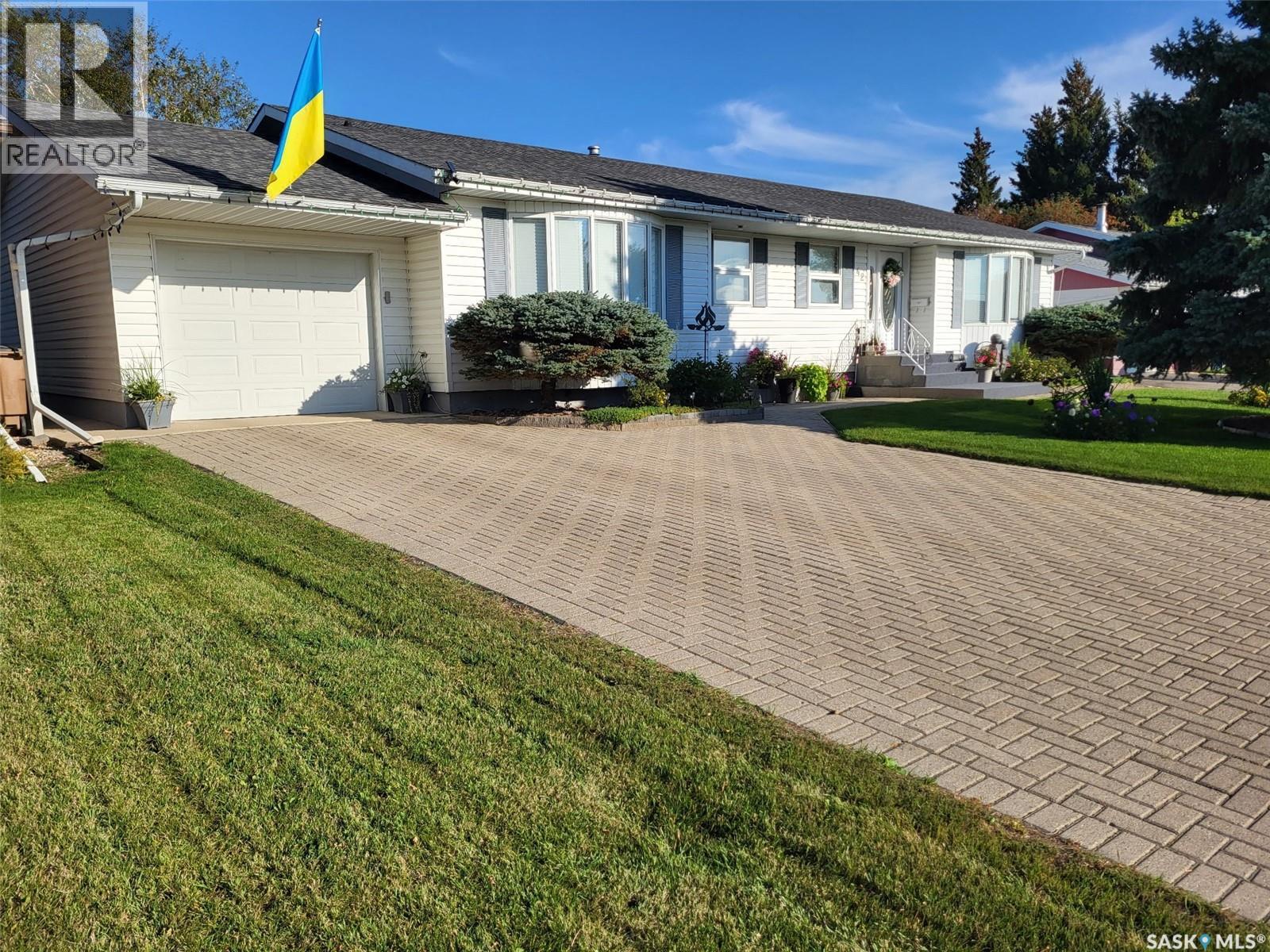 42 7Th Street Ne, Wadena, SK - Outdoor With Facade