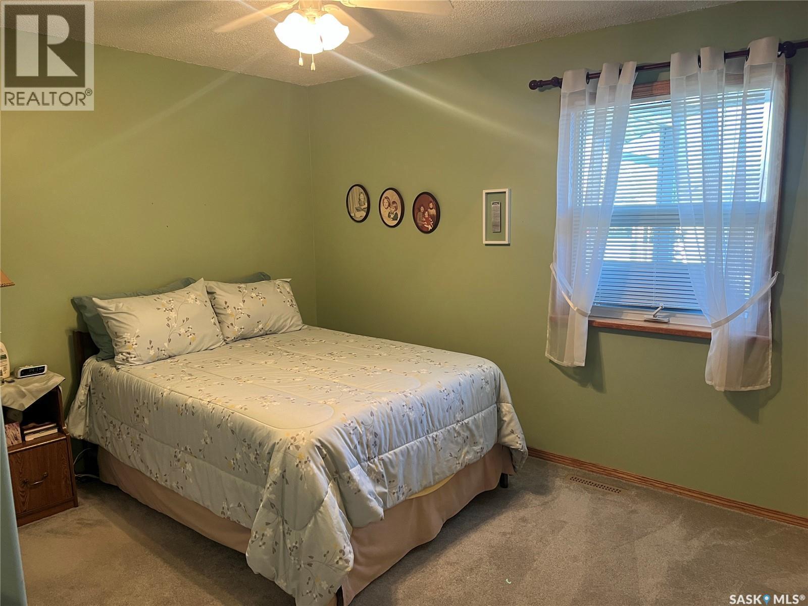 42 7Th Street Ne, Wadena, SK - Indoor Photo Showing Bedroom
