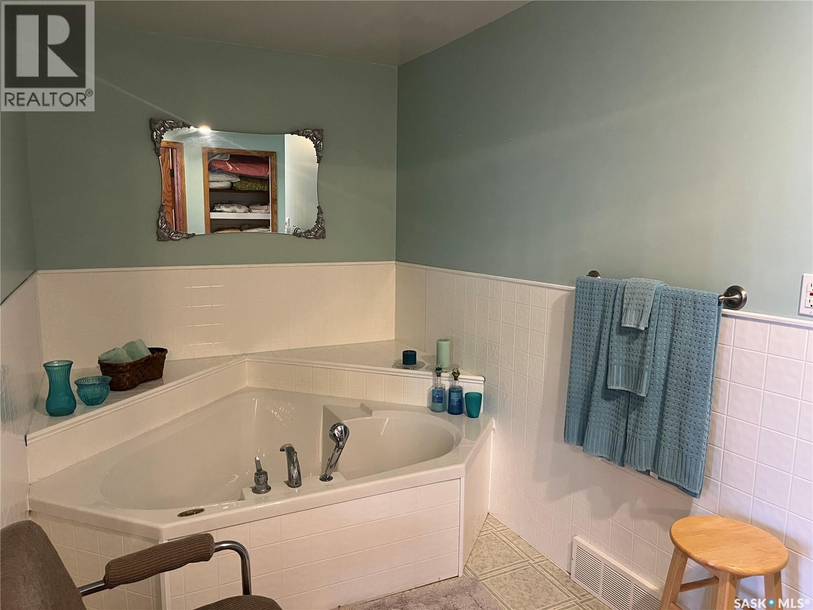 42 7Th Street Ne, Wadena, SK - Indoor Photo Showing Bathroom