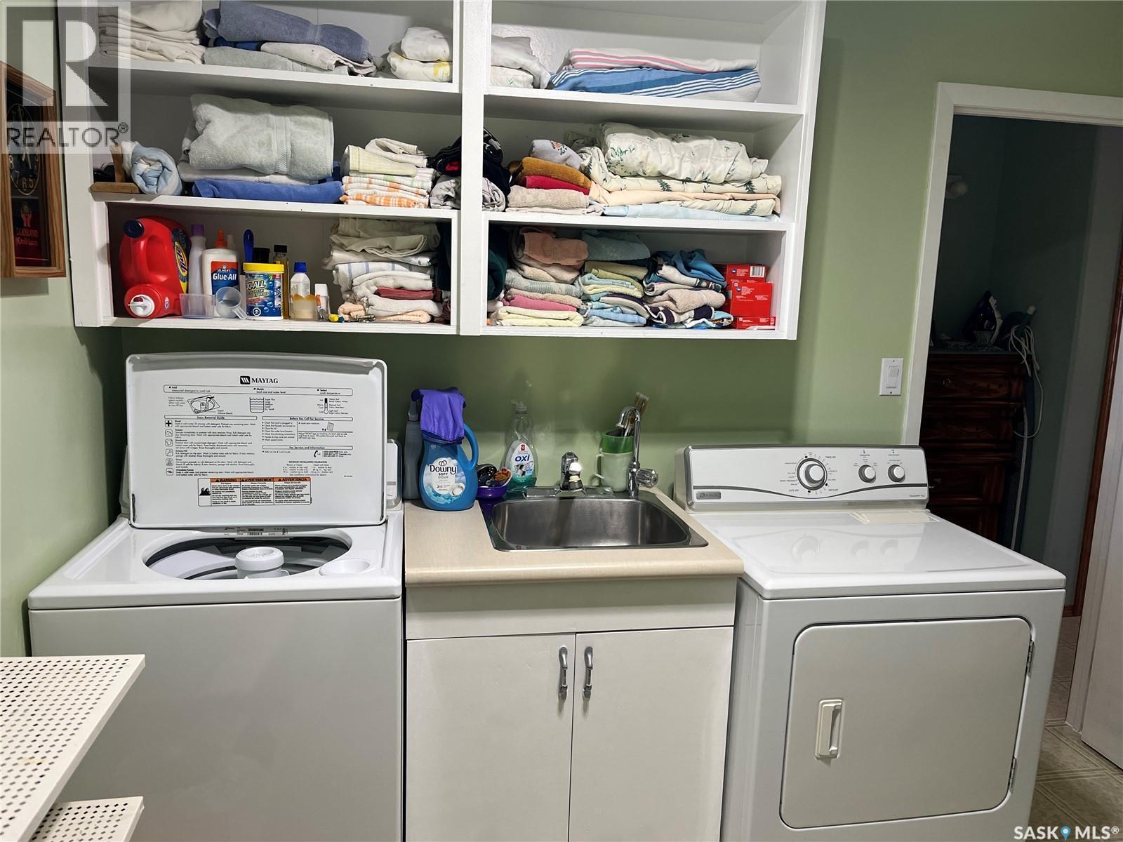 42 7Th Street Ne, Wadena, SK - Indoor Photo Showing Laundry Room
