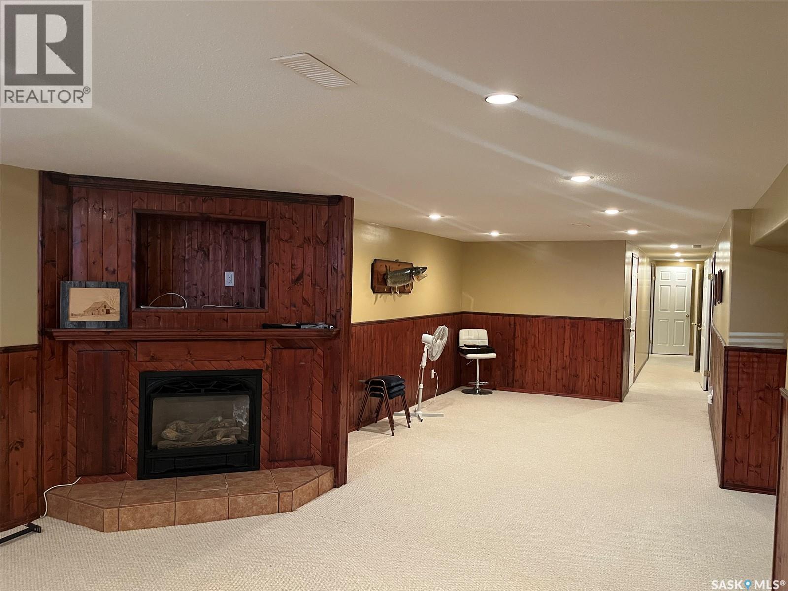 42 7Th Street Ne, Wadena, SK - Indoor With Fireplace