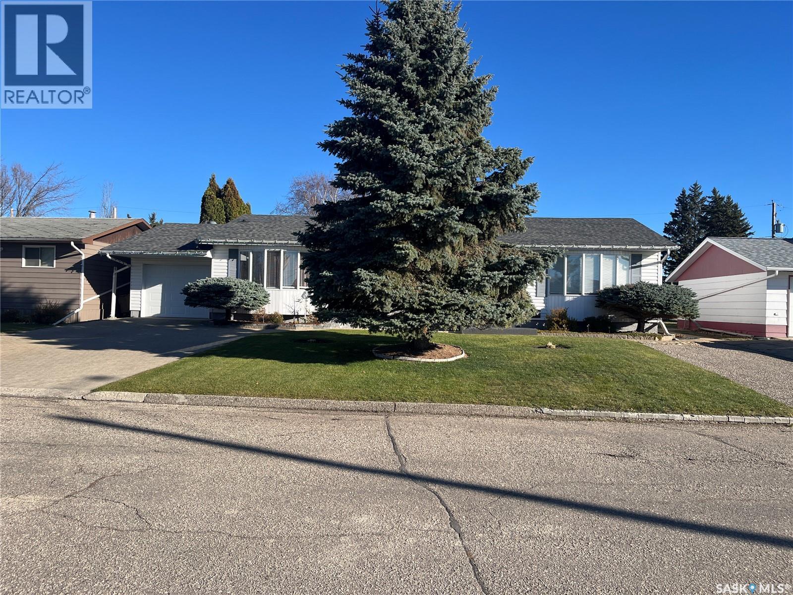 42 7Th Street Ne, Wadena, SK - Outdoor With Facade