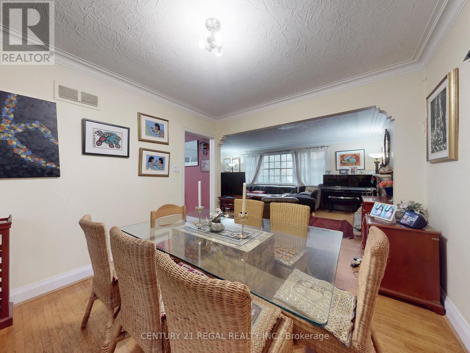 20 West Hill Drive, Toronto, ON - Indoor Photo Showing Dining Room