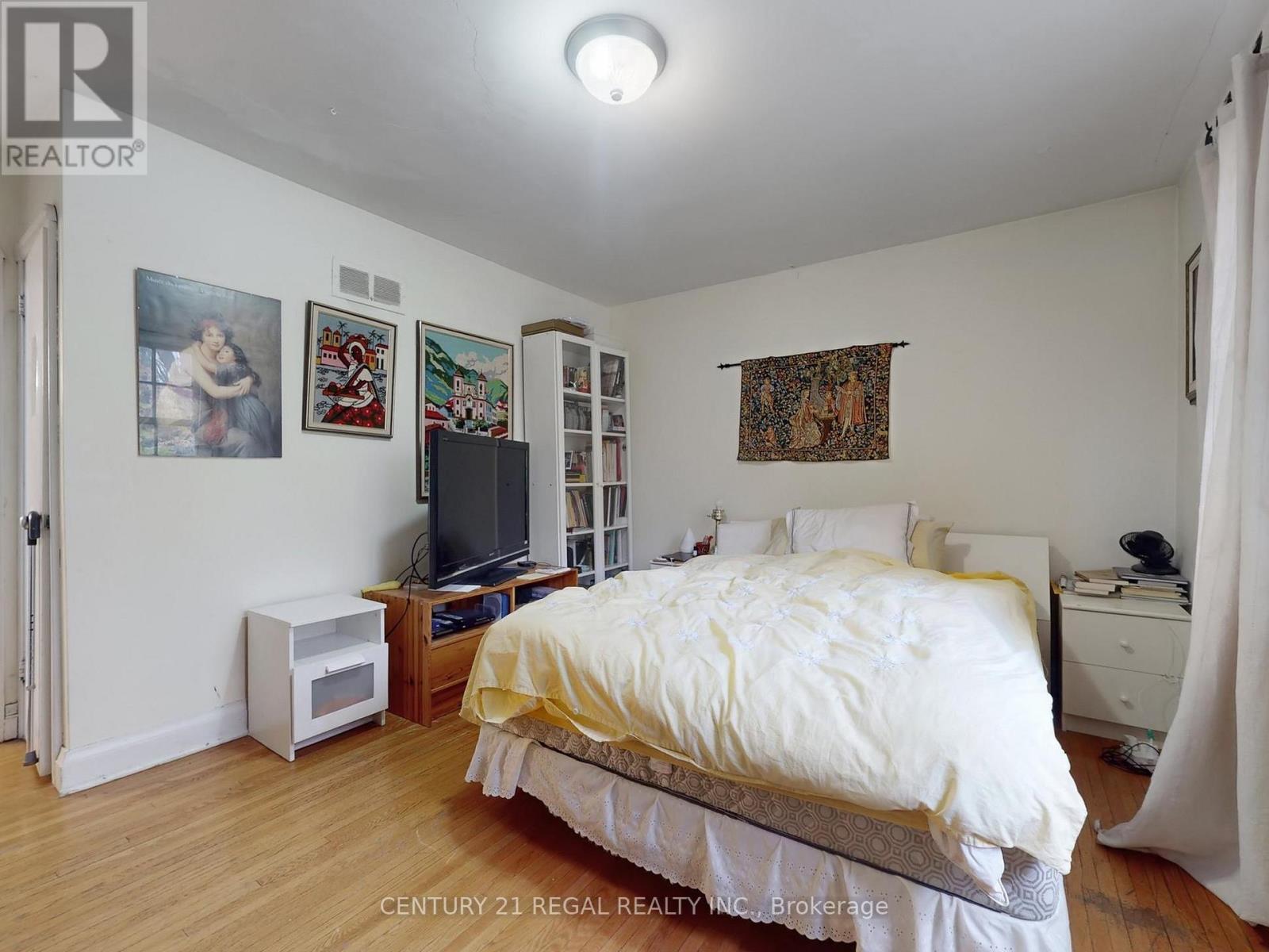 20 West Hill Drive, Toronto, ON - Indoor Photo Showing Bedroom