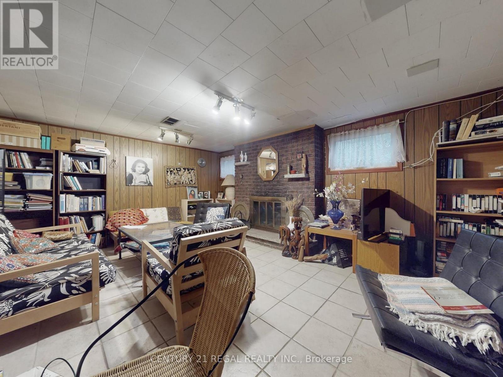 20 West Hill Drive, Toronto, ON - Indoor Photo Showing Other Room