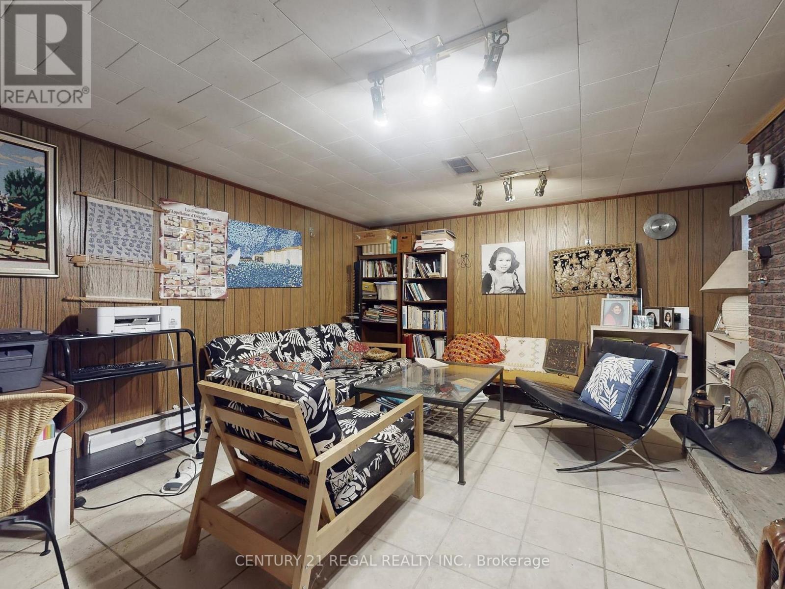 20 West Hill Drive, Toronto, ON - Indoor