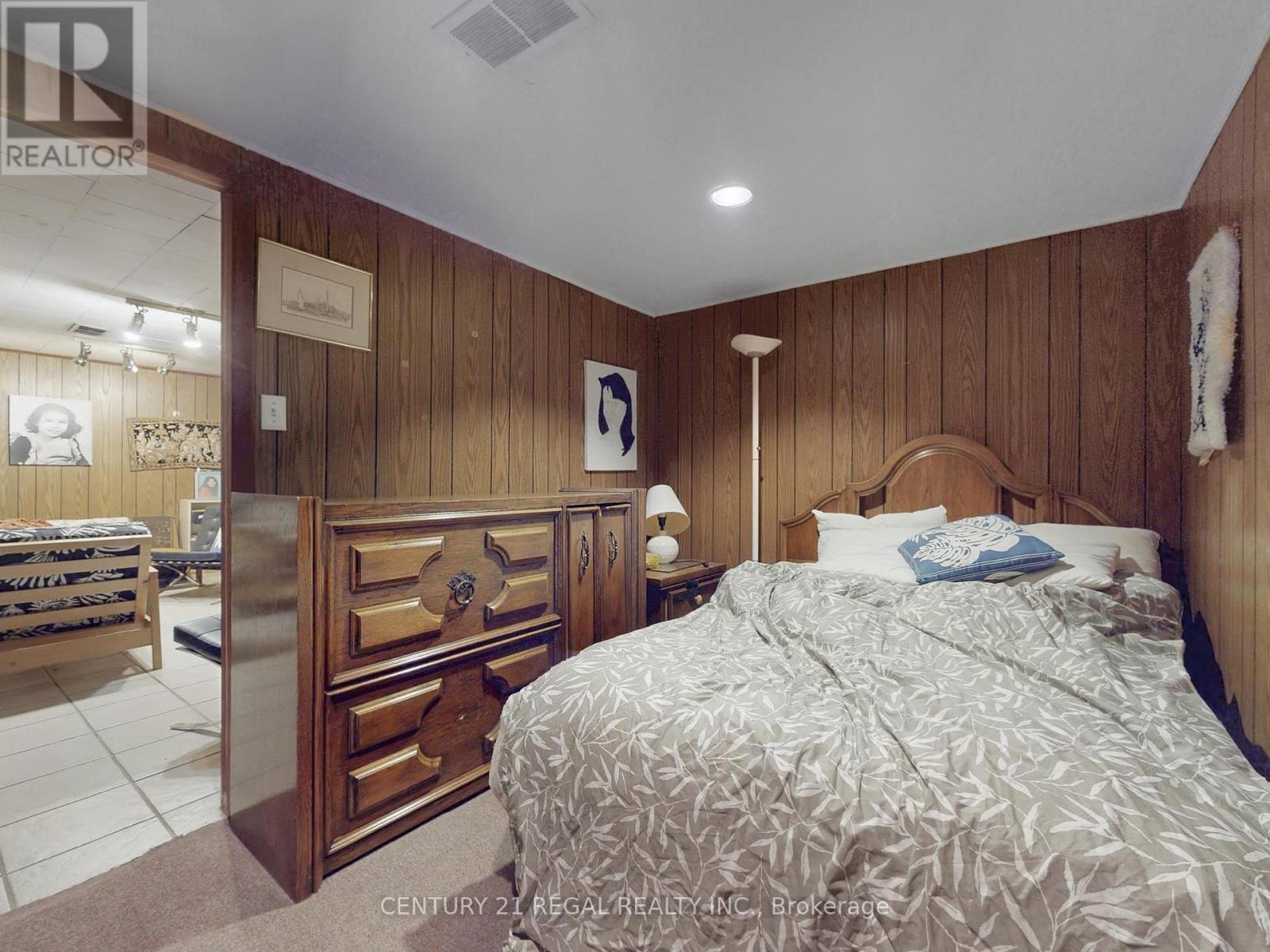 20 West Hill Drive, Toronto, ON - Indoor Photo Showing Bedroom