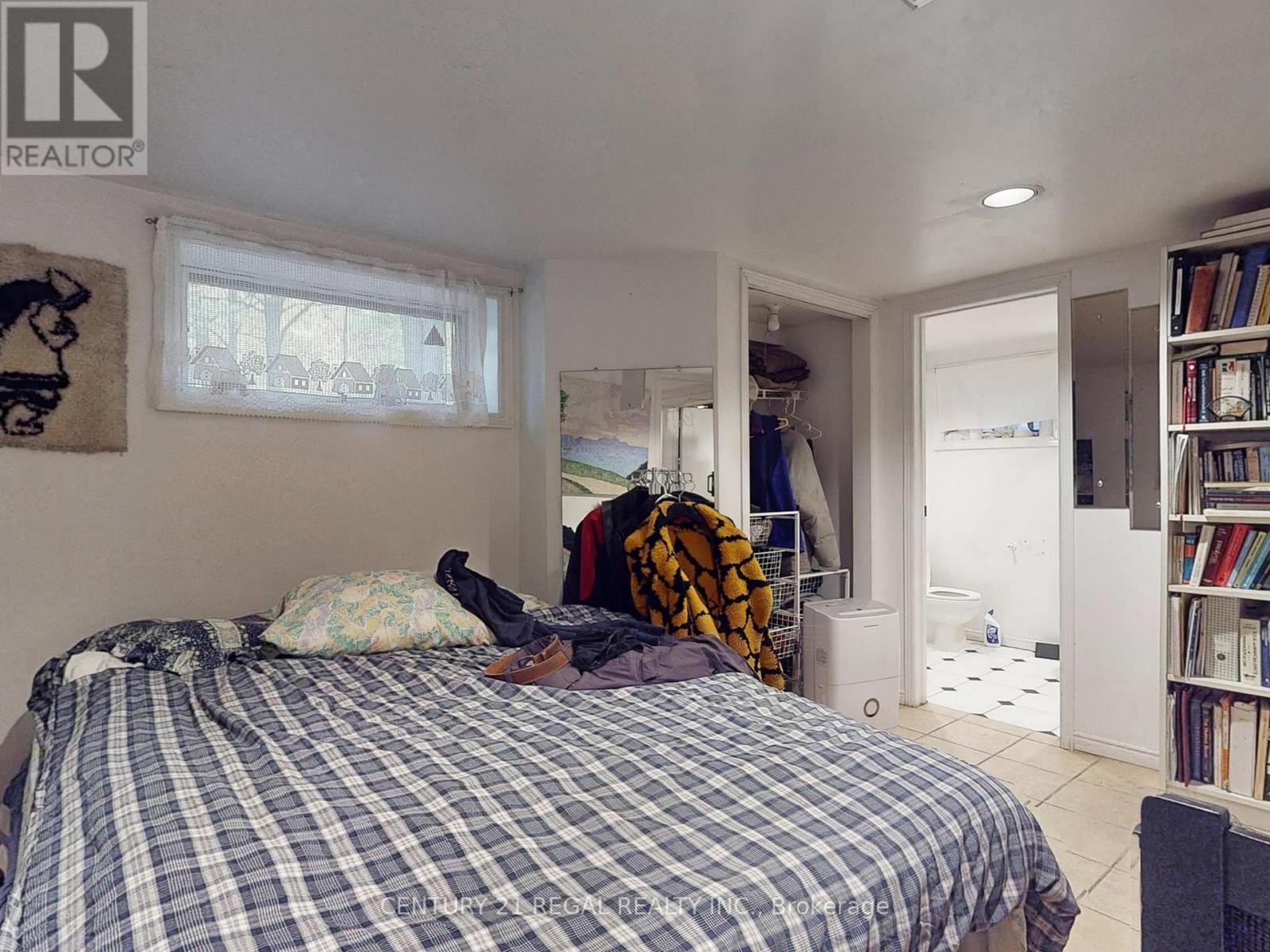 20 West Hill Drive, Toronto, ON - Indoor Photo Showing Bedroom