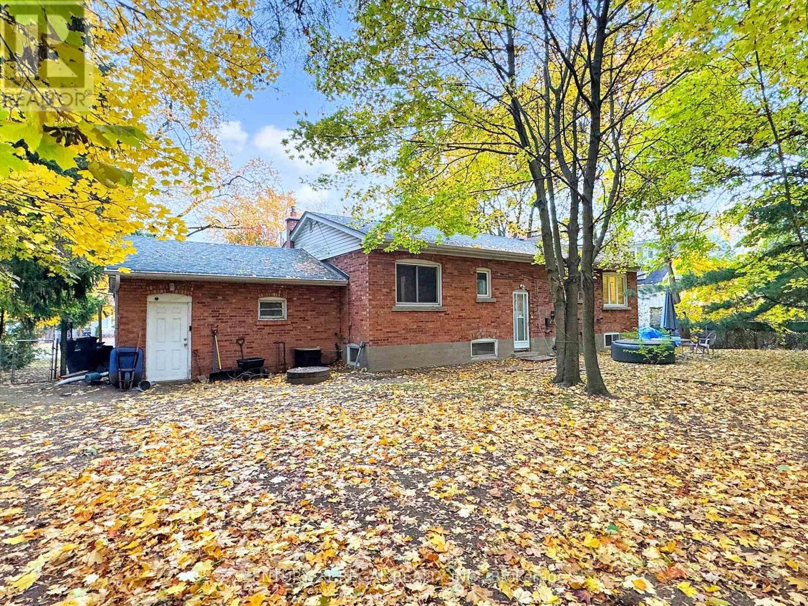 20 West Hill Drive, Toronto, ON - Outdoor