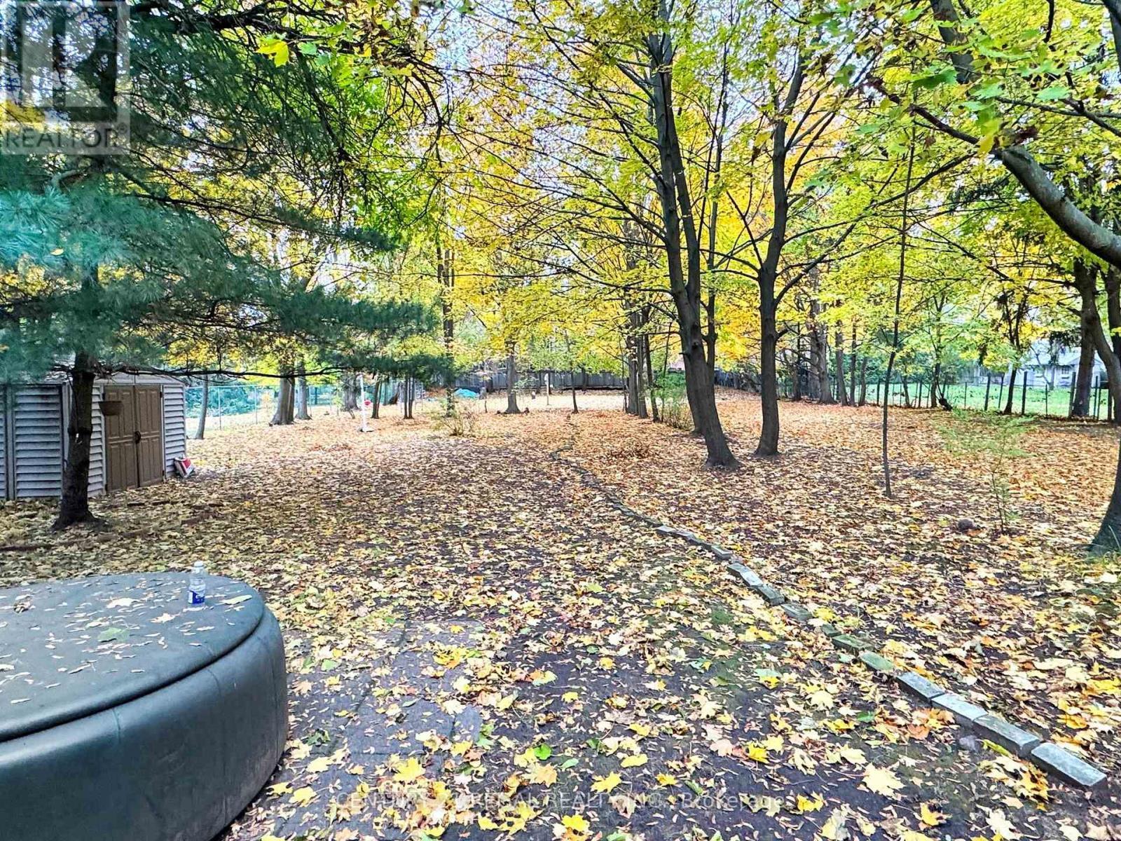 20 West Hill Drive, Toronto, ON - Outdoor