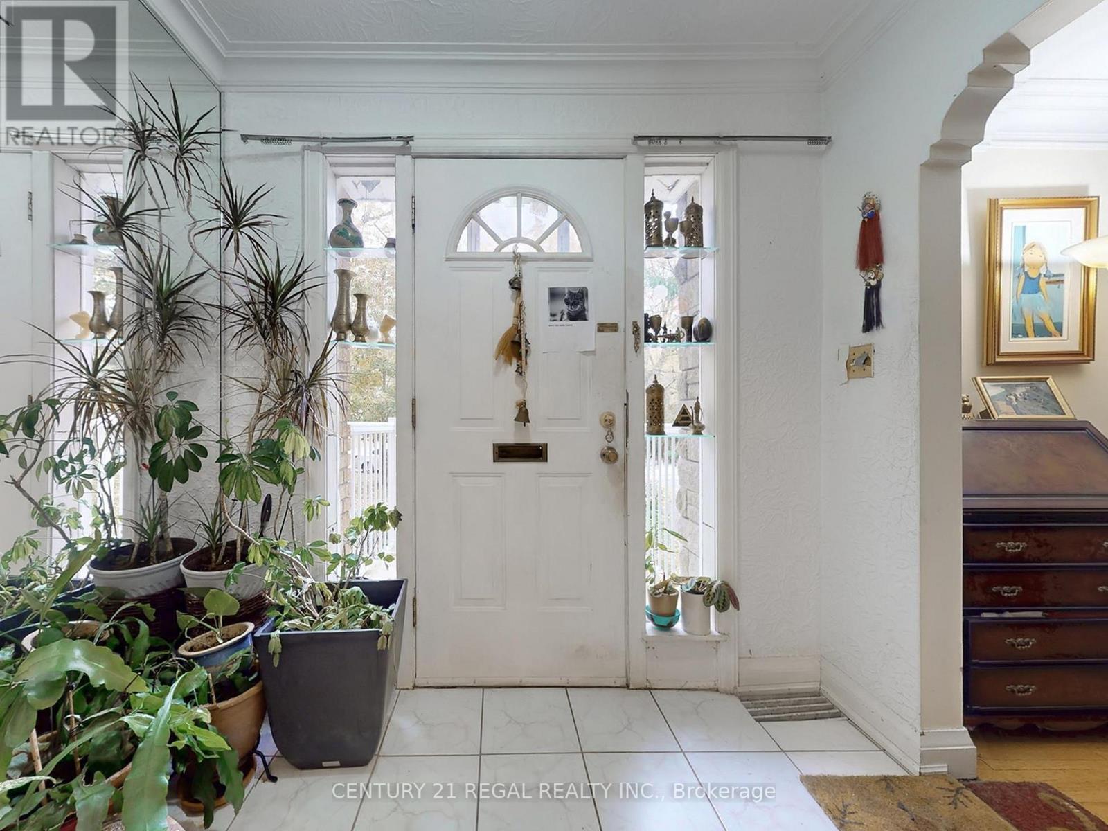 20 West Hill Drive, Toronto, ON - Indoor Photo Showing Other Room