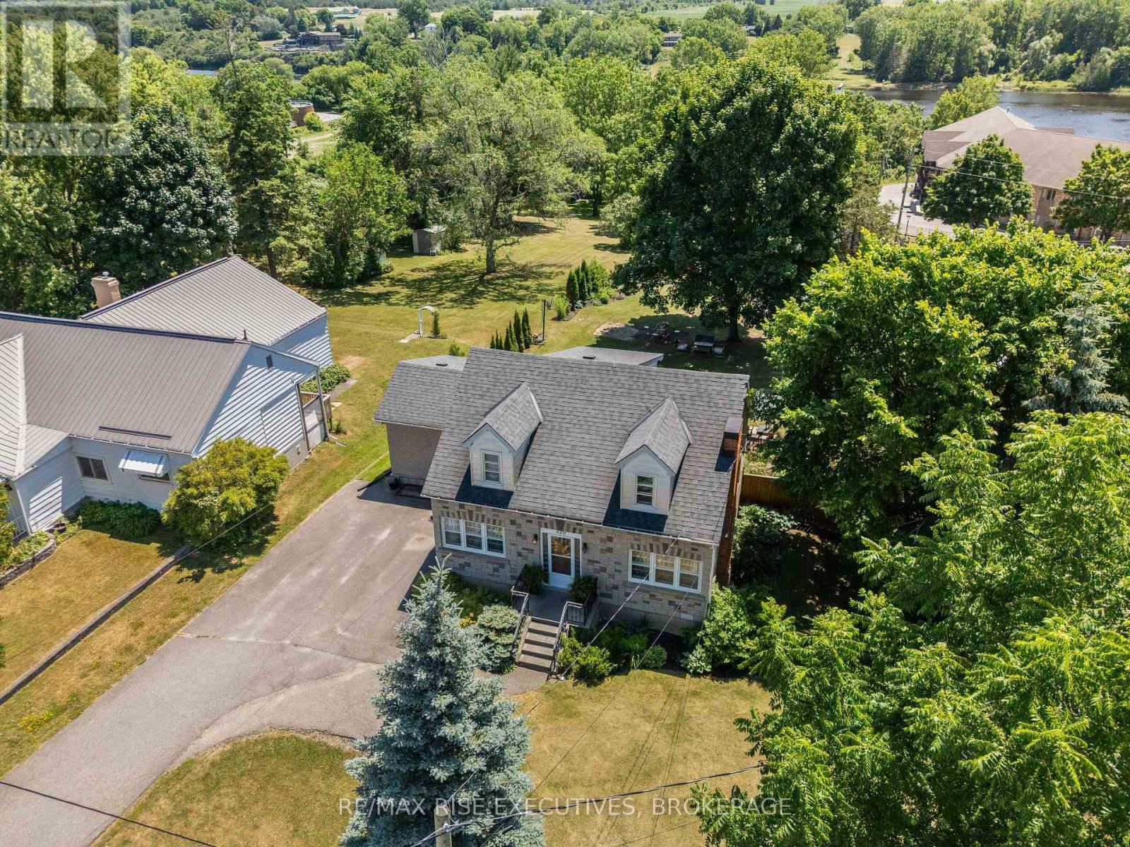 320 Dundas Street W, Greater Napanee (Greater Napanee), ON - Outdoor