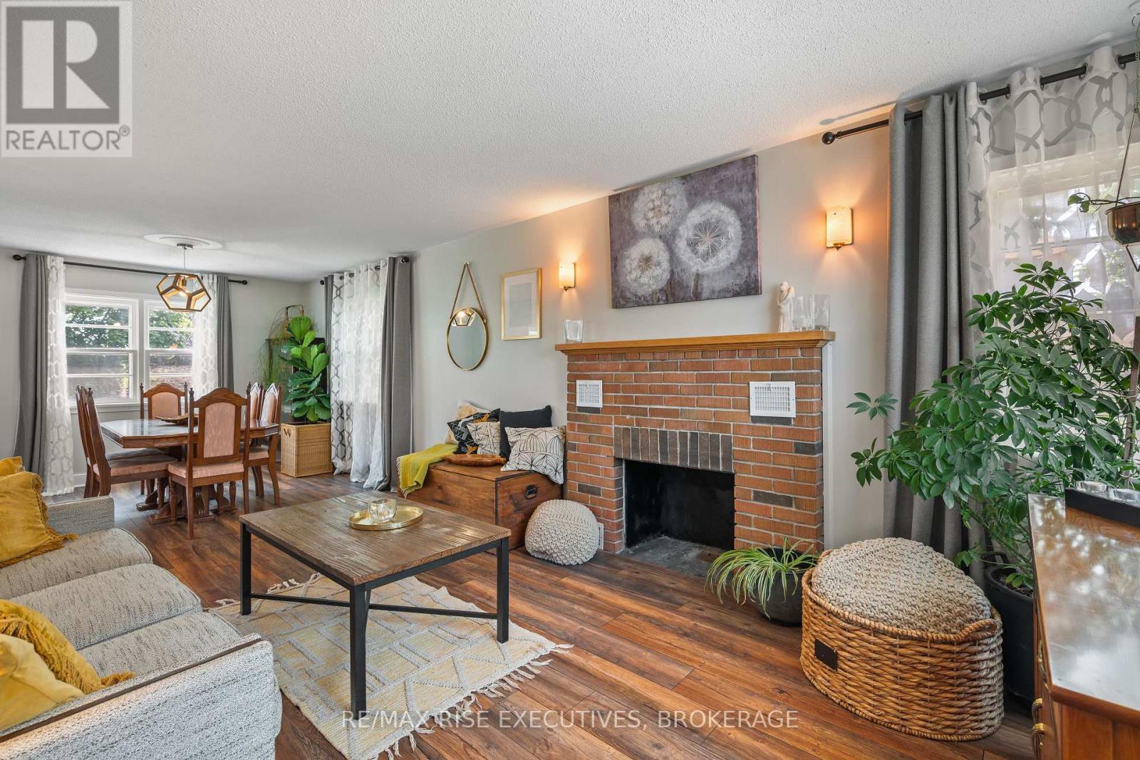 320 Dundas Street W, Greater Napanee (Greater Napanee), ON - Indoor Photo Showing Living Room With Fireplace