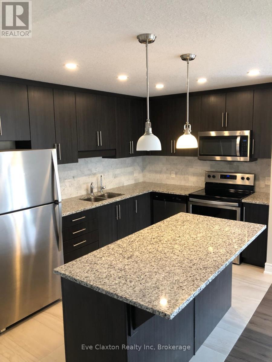 209 - 333 Gosling Gardens, Guelph (Clairfields/Hanlon Business Park), ON - Indoor Photo Showing Kitchen With Stainless Steel Kitchen With Double Sink With Upgraded Kitchen