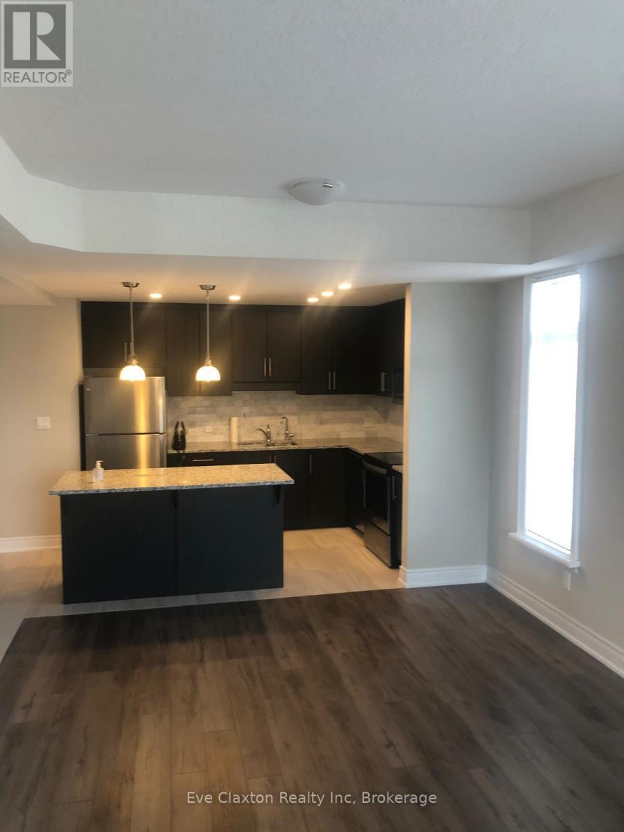 209 - 333 Gosling Gardens, Guelph (Clairfields/Hanlon Business Park), ON - Indoor