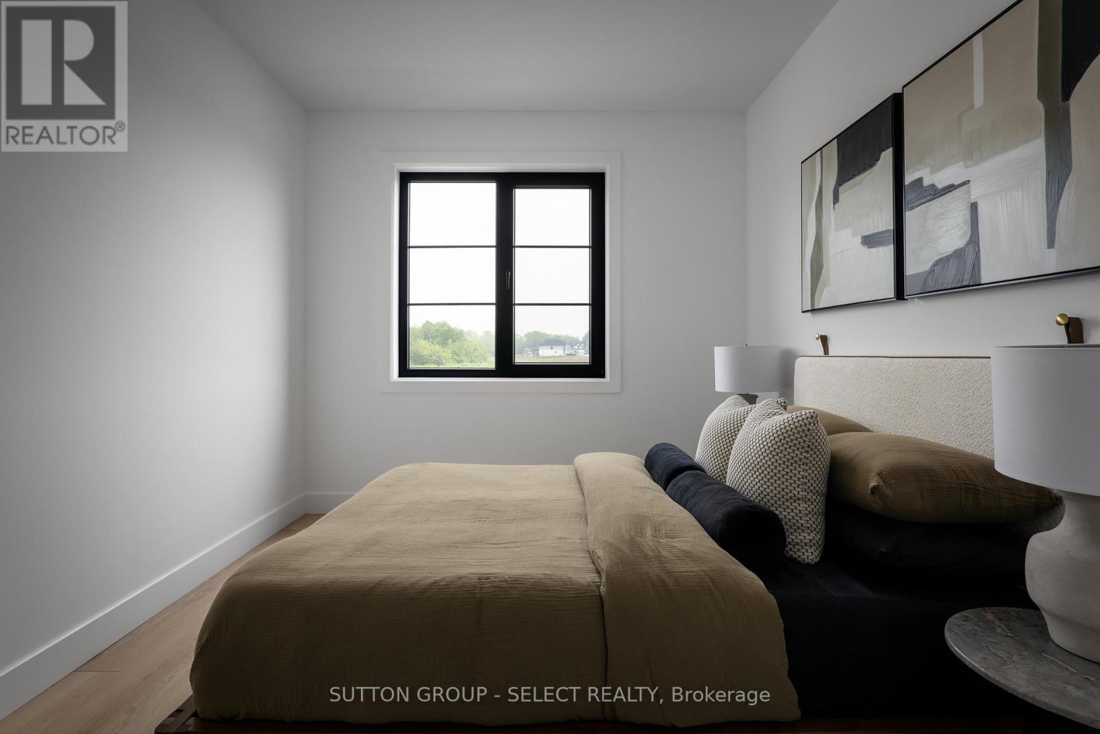 13 Optimist Drive, Southwold, ON - Indoor Photo Showing Bedroom