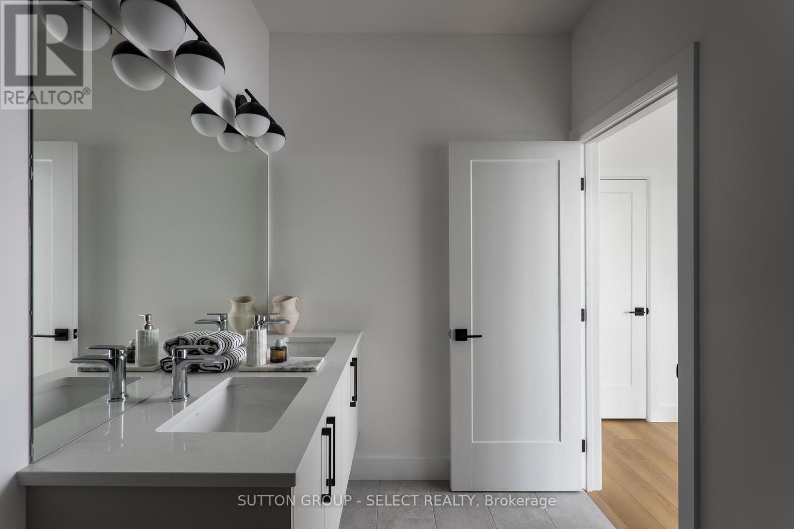 13 Optimist Drive, Southwold, ON - Indoor