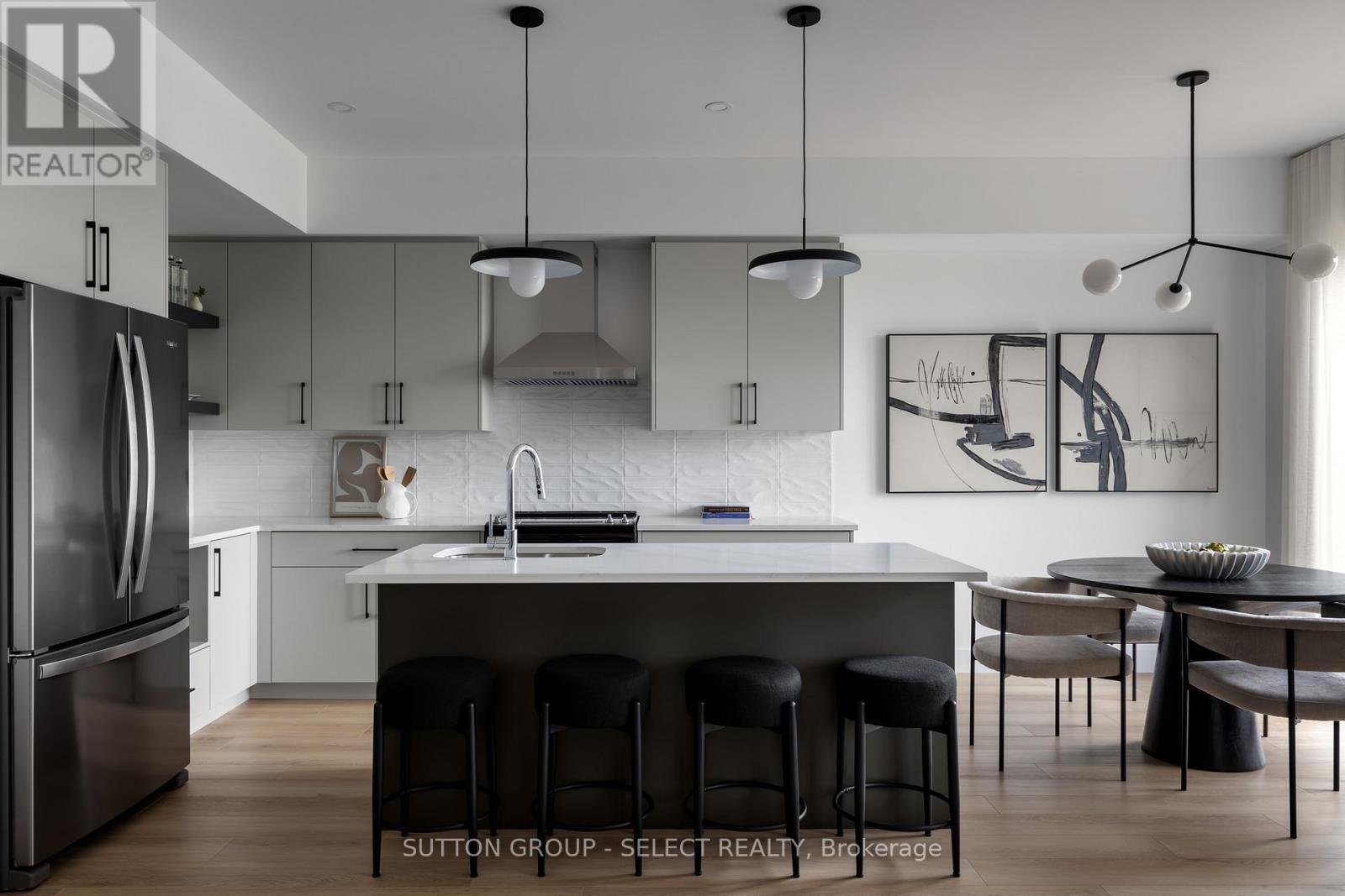 13 Optimist Drive, Southwold, ON - Indoor Photo Showing Kitchen With Double Sink With Upgraded Kitchen