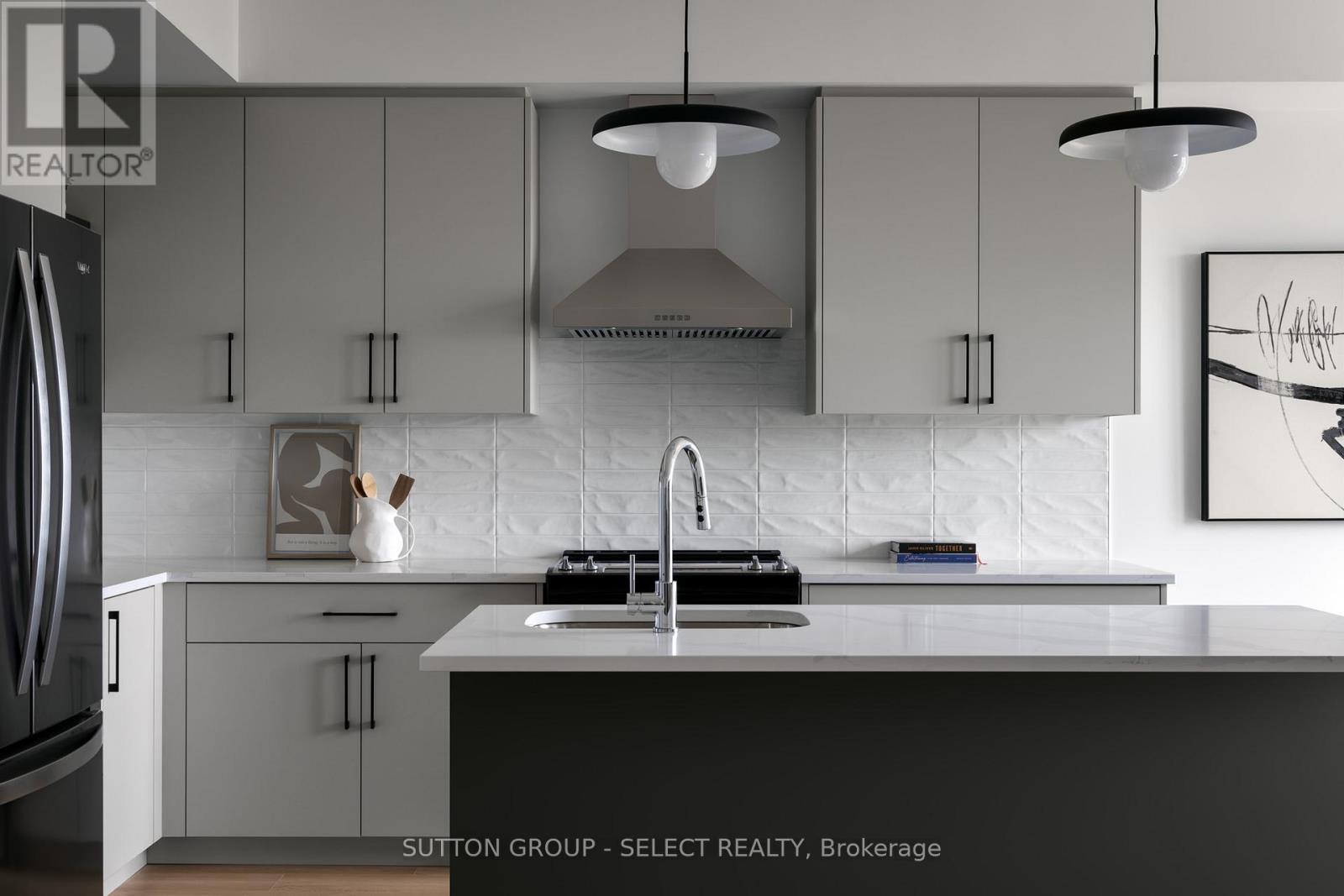 13 Optimist Drive, Southwold, ON - Indoor Photo Showing Kitchen With Upgraded Kitchen