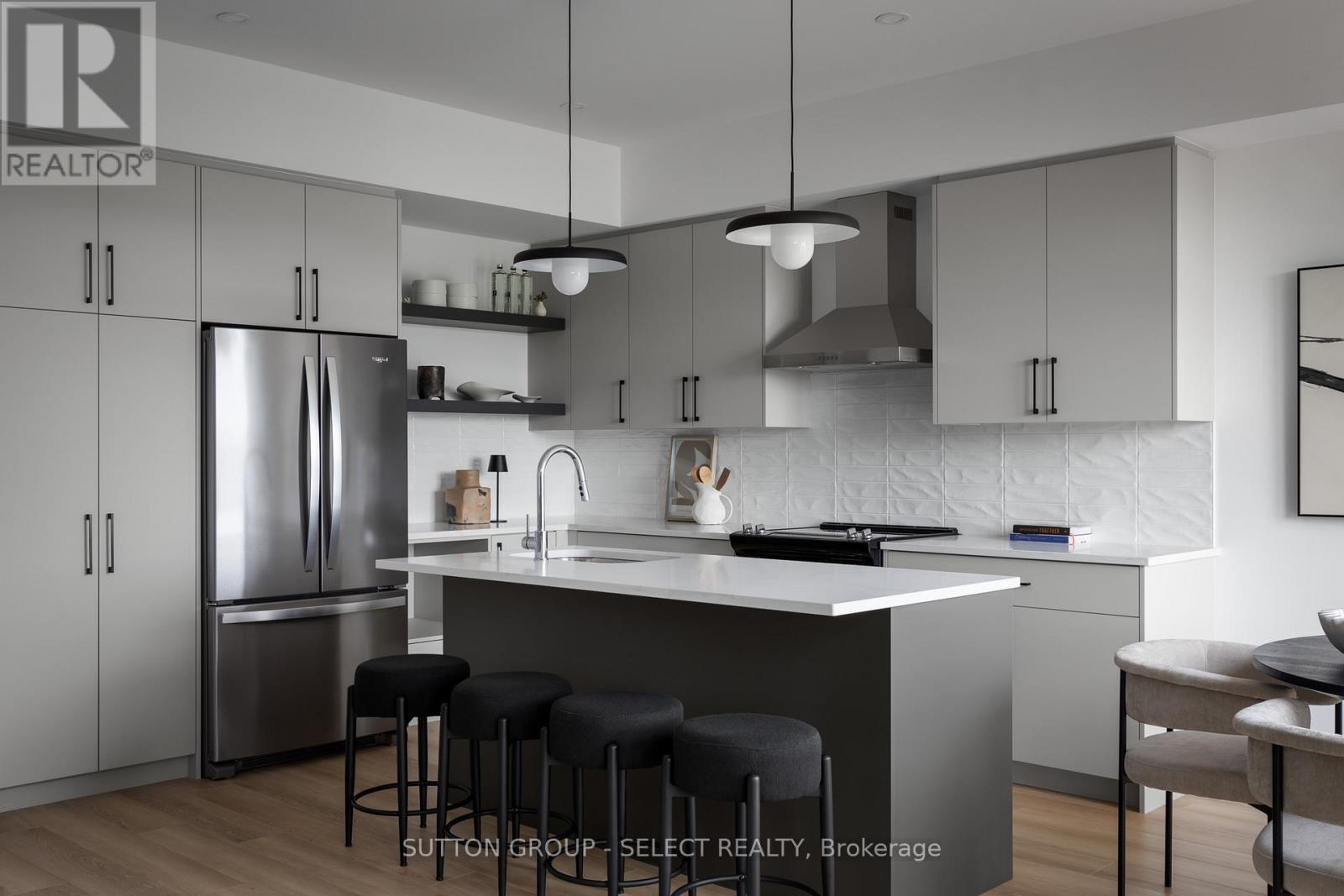 13 Optimist Drive, Southwold, ON - Indoor Photo Showing Kitchen With Upgraded Kitchen