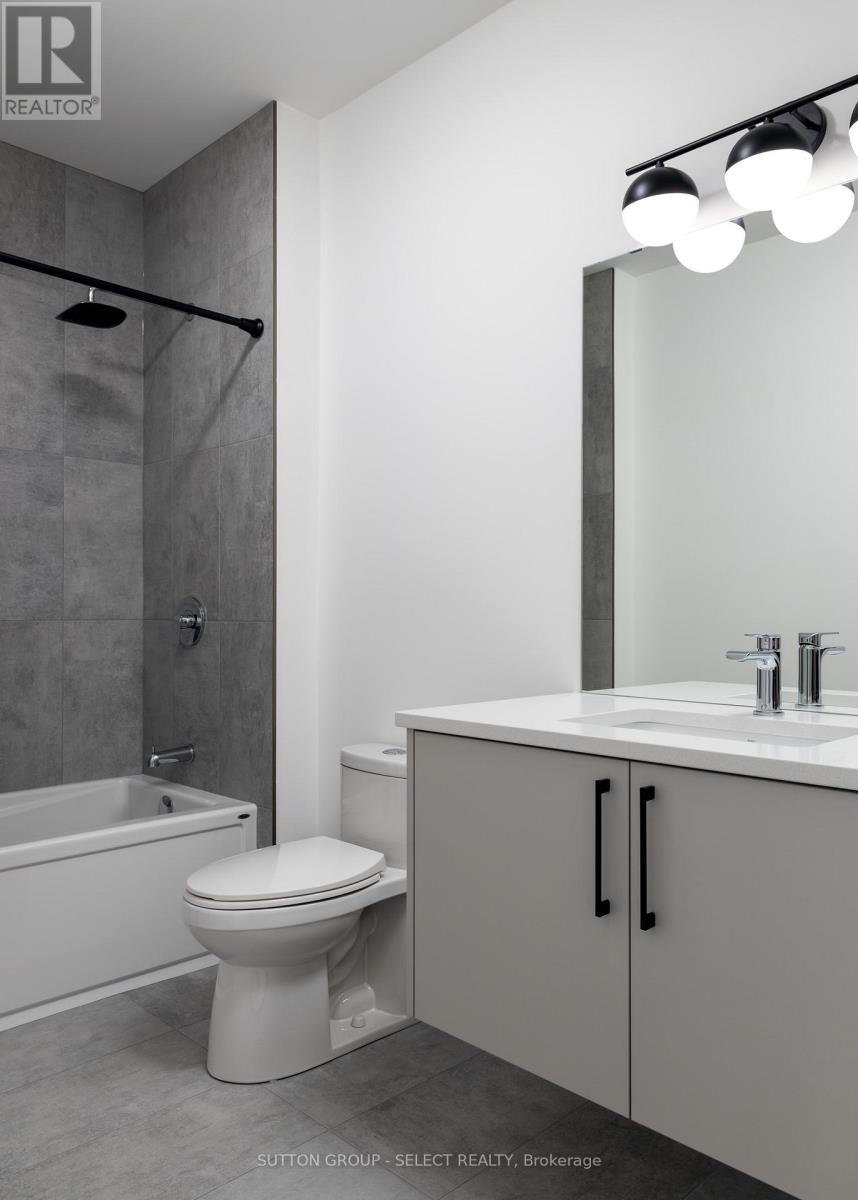 15 Optimist Drive, Southwold, ON - Indoor Photo Showing Bathroom