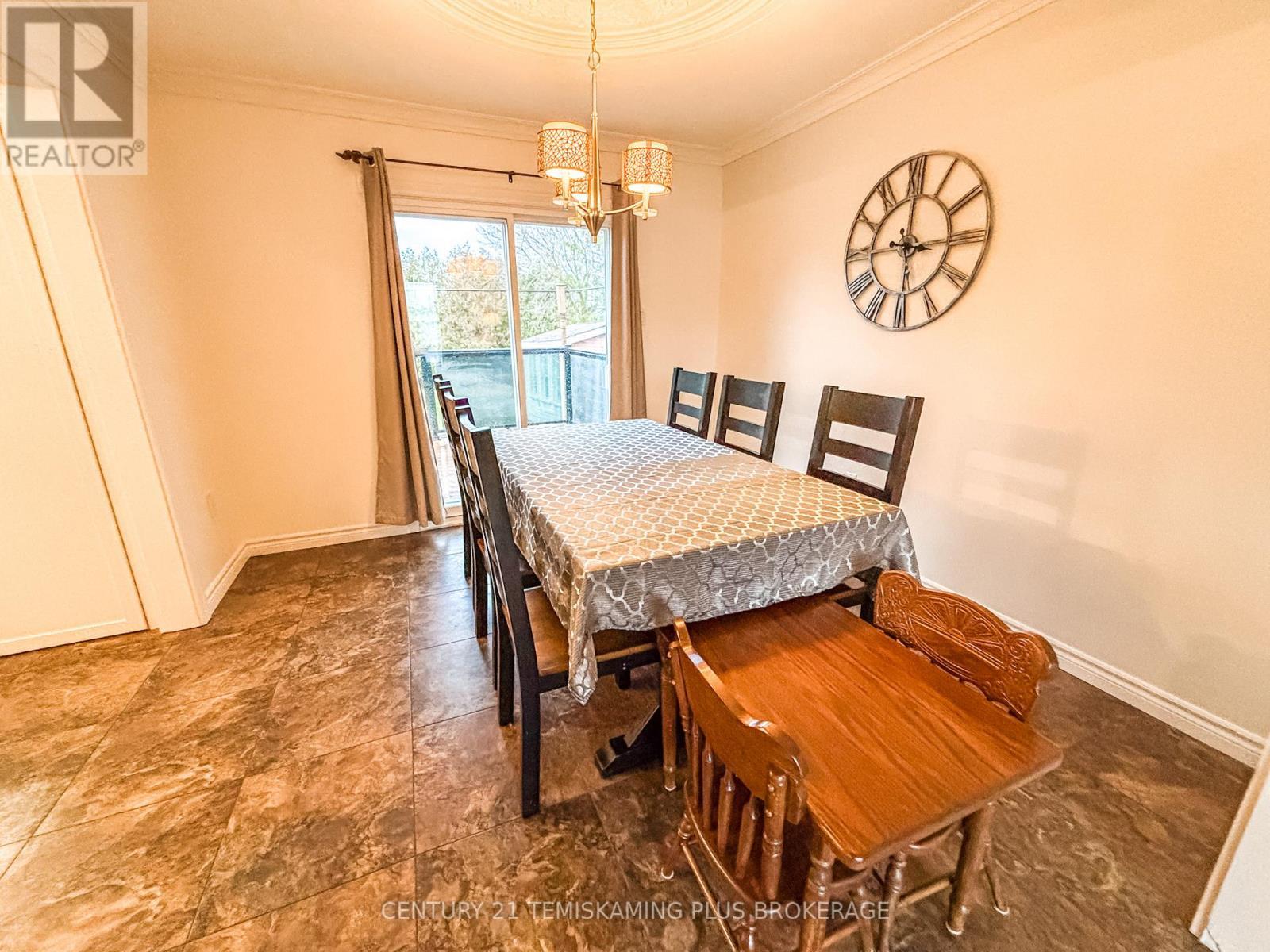 278 Laurette Street, Temiskaming Shores (New Liskeard), ON - Indoor Photo Showing Dining Room