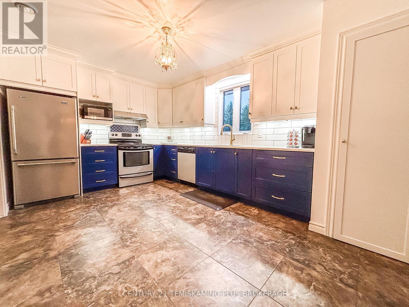 278 Laurette Street, Temiskaming Shores (New Liskeard), ON - Indoor Photo Showing Kitchen