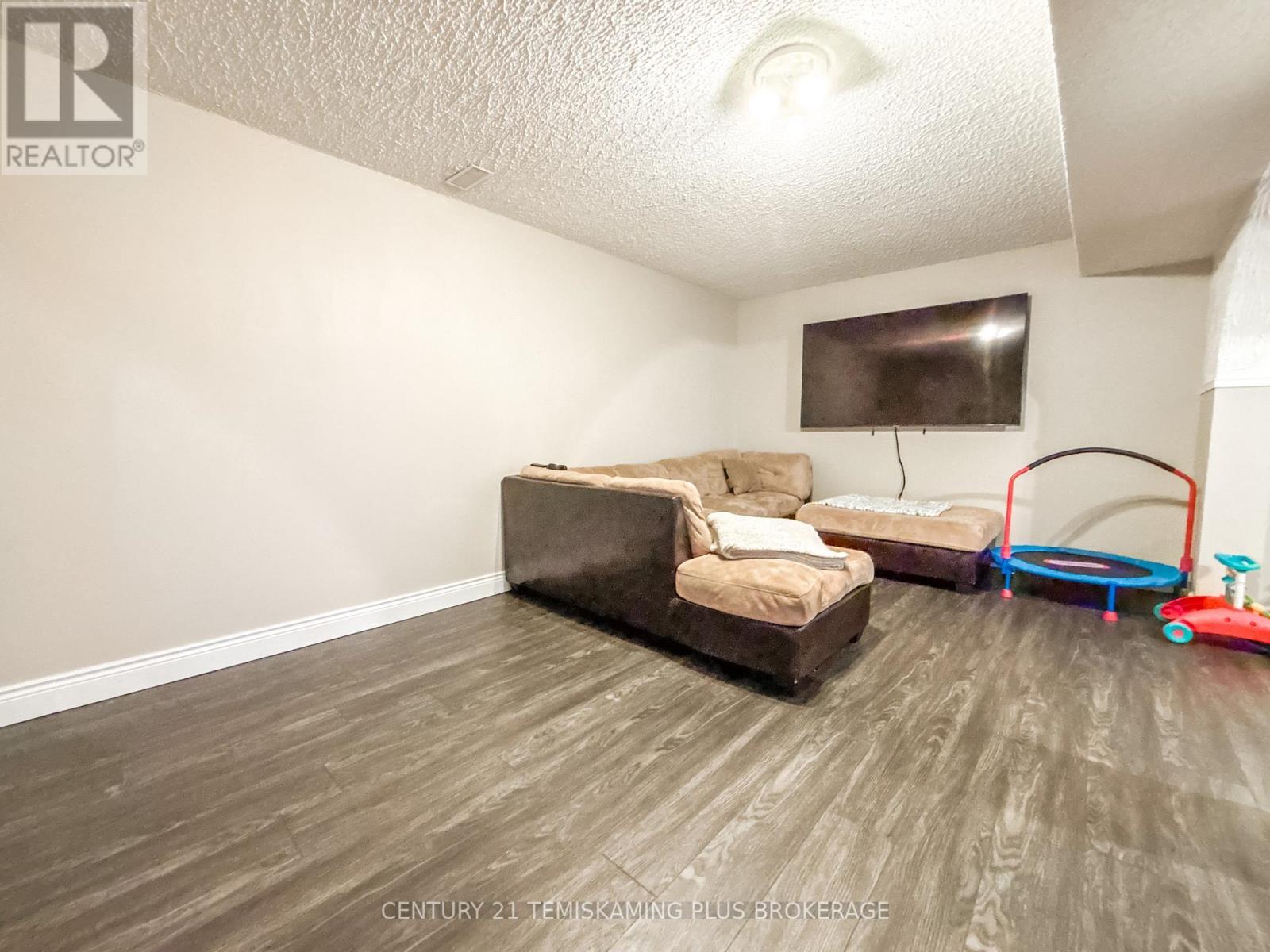 278 Laurette Street, Temiskaming Shores (New Liskeard), ON - Indoor Photo Showing Other Room