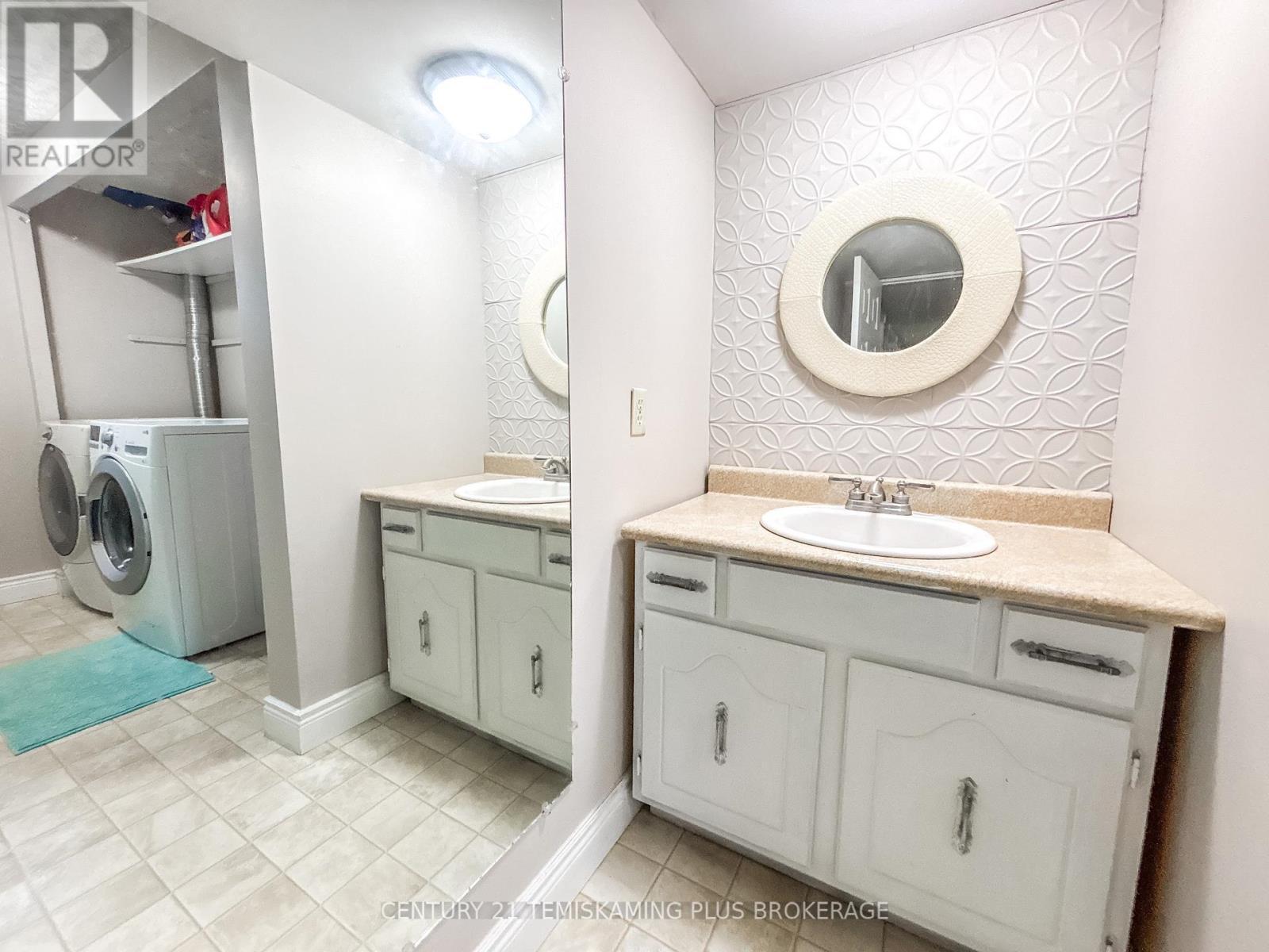 278 Laurette Street, Temiskaming Shores (New Liskeard), ON - Indoor Photo Showing Laundry Room