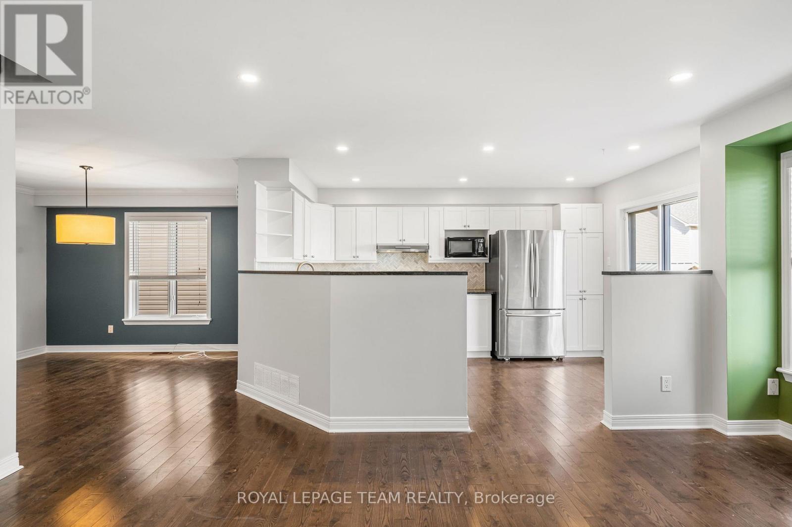 7 San Mateo Drive, Ottawa, ON - Indoor Photo Showing Kitchen