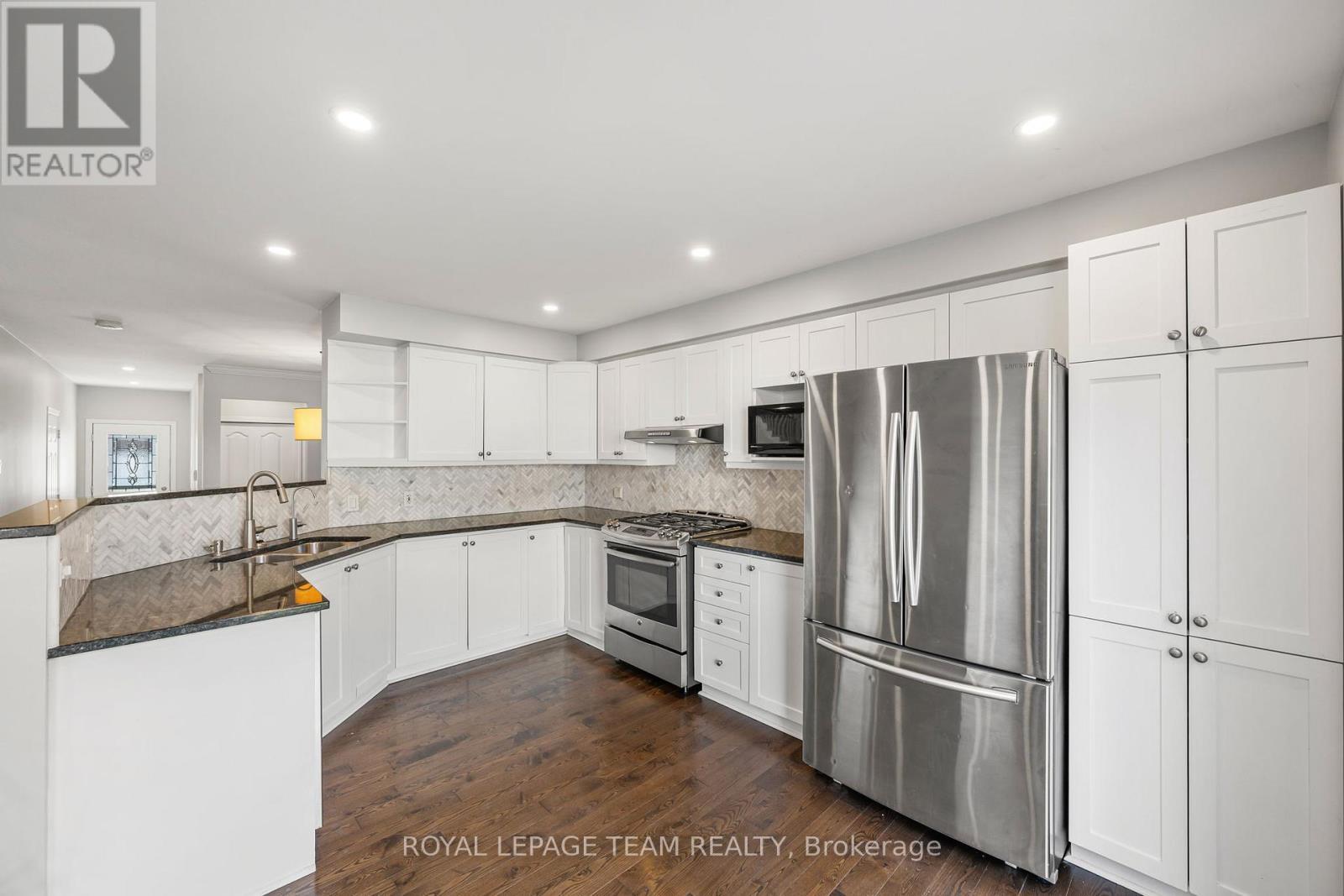 7 San Mateo Drive, Ottawa, ON - Indoor Photo Showing Kitchen With Stainless Steel Kitchen With Double Sink With Upgraded Kitchen
