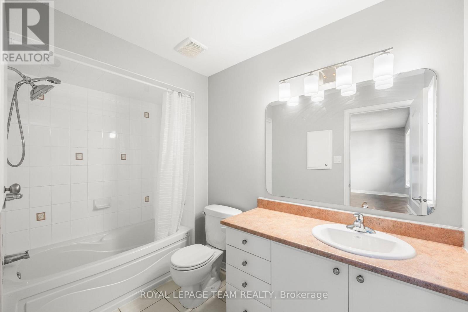 7 San Mateo Drive, Ottawa, ON - Indoor Photo Showing Bathroom