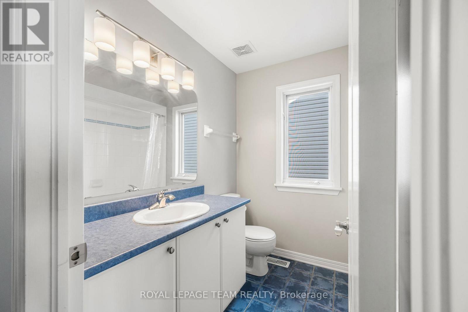 7 San Mateo Drive, Ottawa, ON - Indoor Photo Showing Bathroom