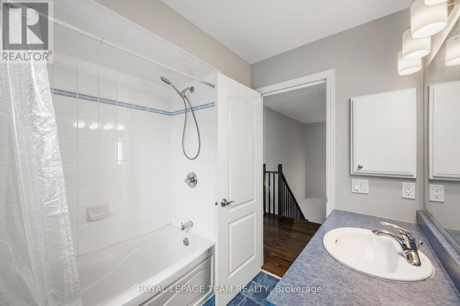 7 San Mateo Drive, Ottawa, ON - Indoor Photo Showing Bathroom