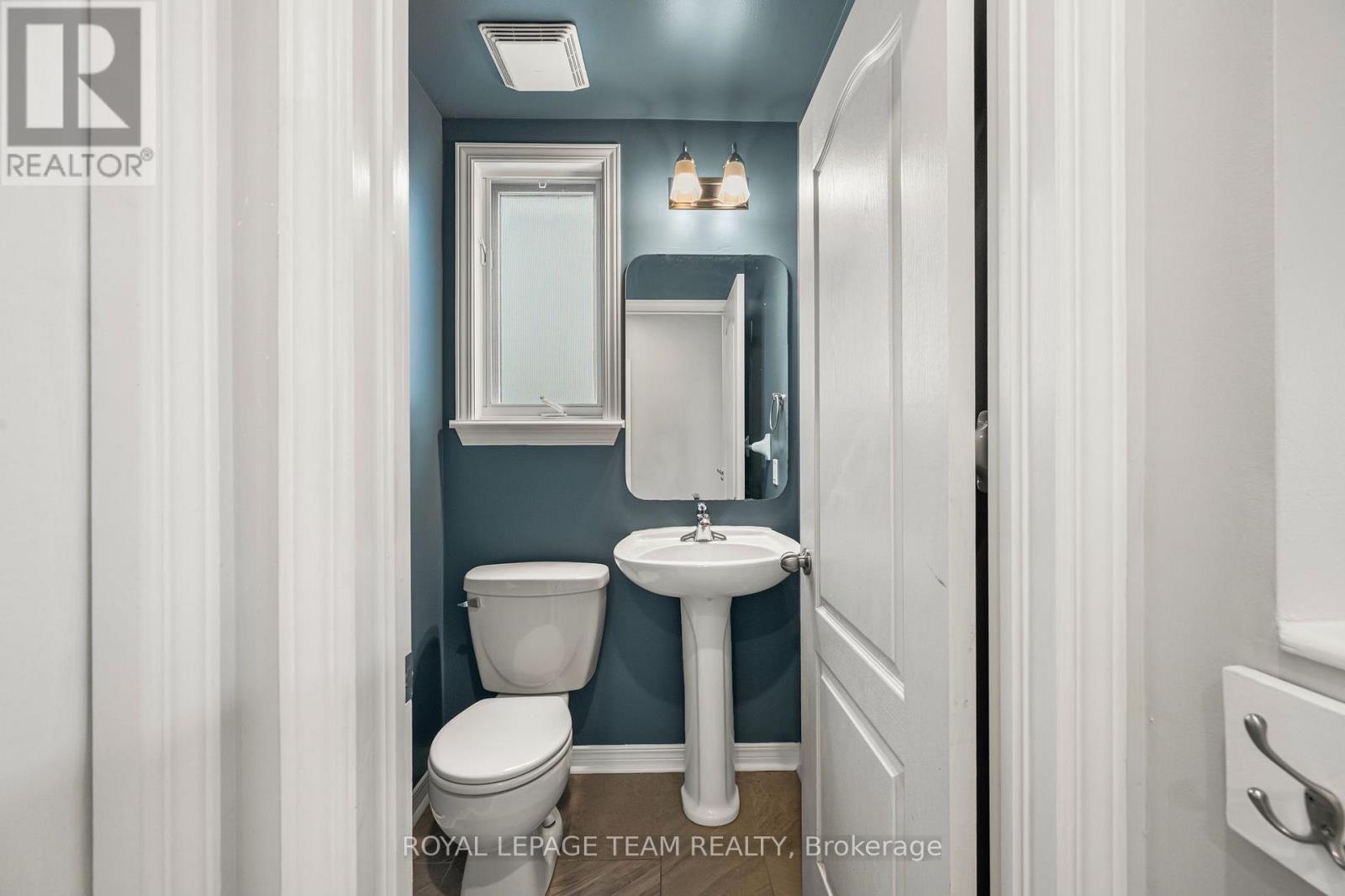 7 San Mateo Drive, Ottawa, ON - Indoor Photo Showing Bathroom