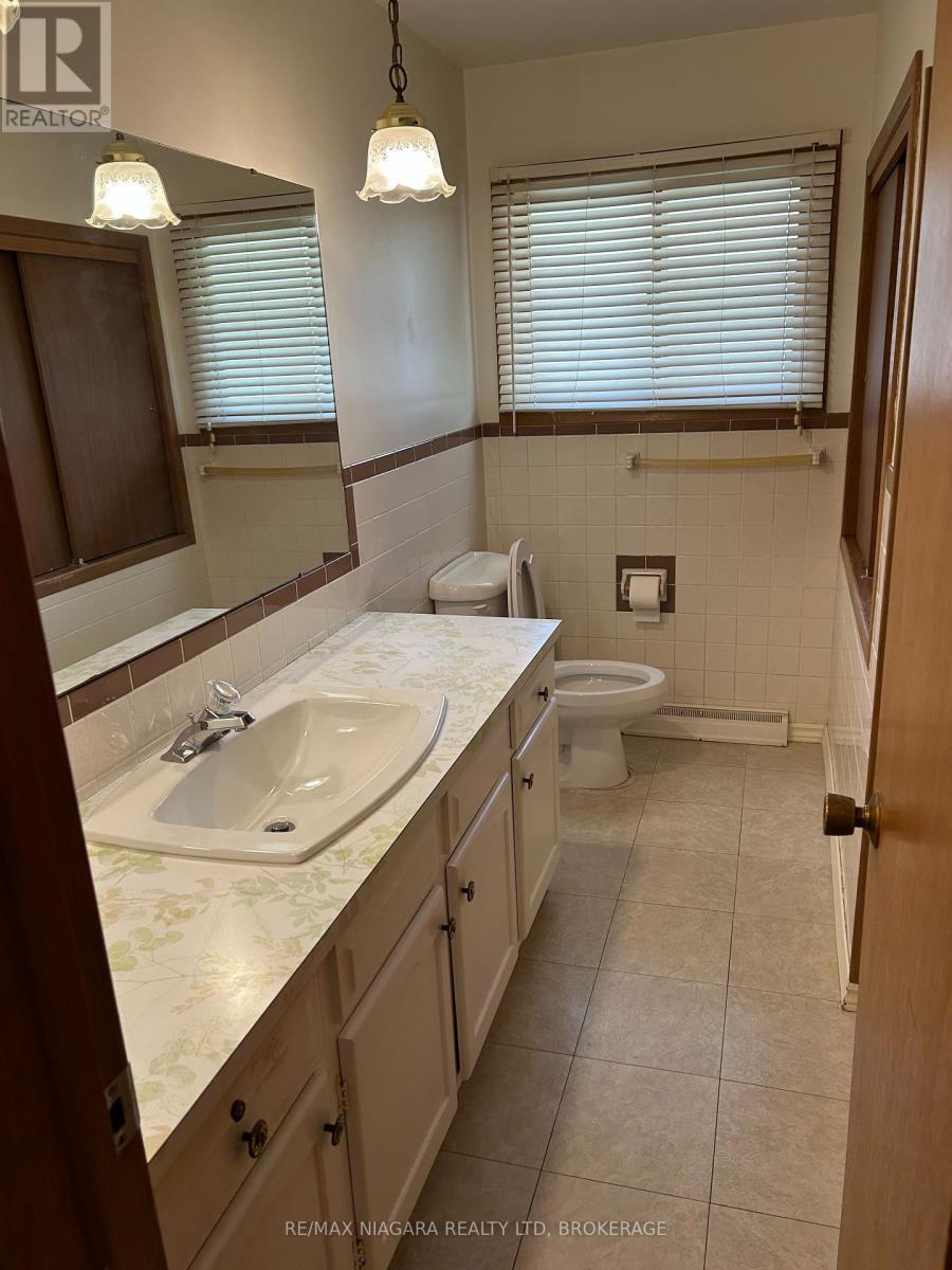 4PC BATH UPPER LEVEL - 4367 Maplewood Avenue W, Niagara Falls (Morrison), ON - Indoor Photo Showing Bathroom