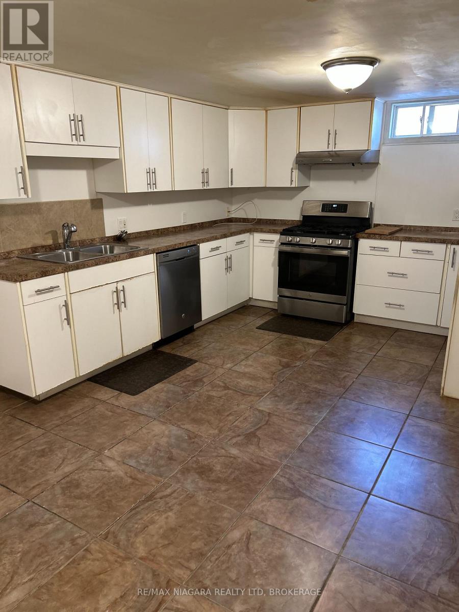 LOWER LEVEL KITCHEN WITH GAS STOVE - 4367 Maplewood Avenue W, Niagara Falls (Morrison), ON - Indoor Photo Showing Kitchen With Double Sink