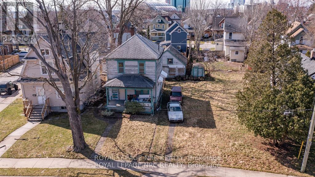 4742 Epworth Circle, Niagara Falls (Downtown), ON - Outdoor