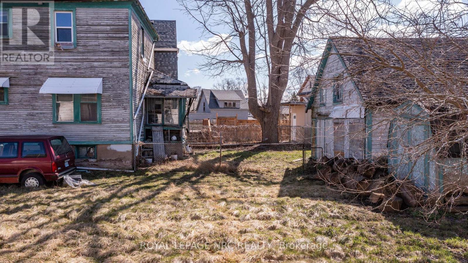 4742 Epworth Circle, Niagara Falls (Downtown), ON - Outdoor