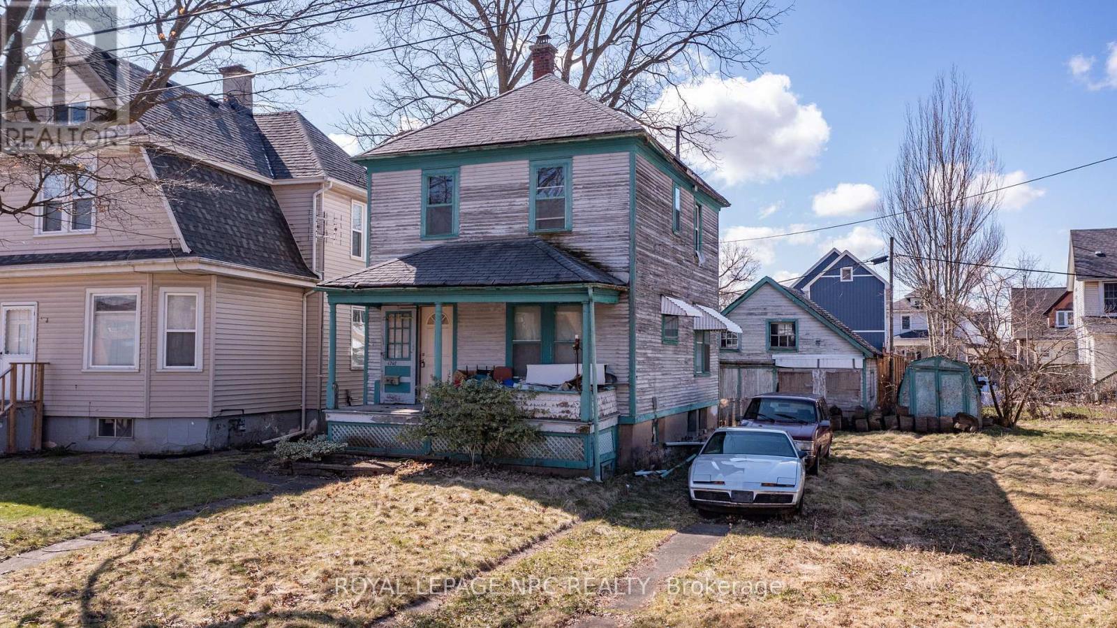 4742 Epworth Circle, Niagara Falls (Downtown), ON - Outdoor