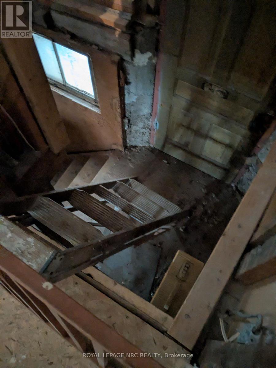 To the basement - 4742 Epworth Circle, Niagara Falls (Downtown), ON - Indoor